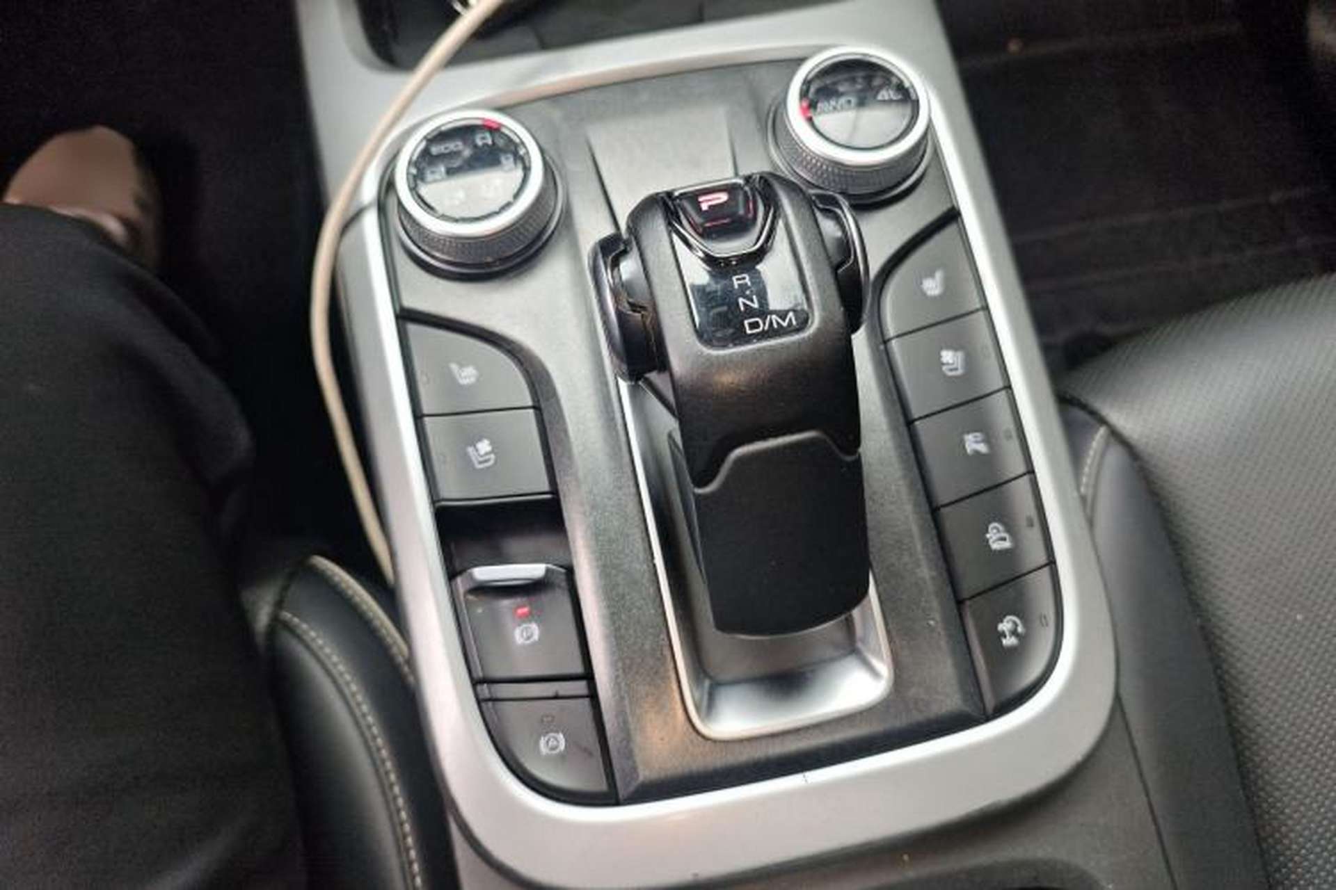 Used Tank 300 2021 City Edition 2.0T—Truly Stylish Gear Lever