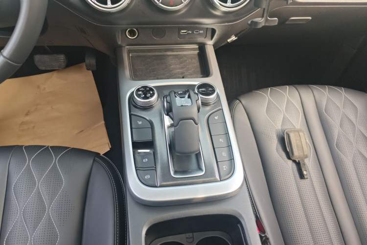 Used Tank 300 2021 City Edition 2.0T—Truly Stylish Gear Lever