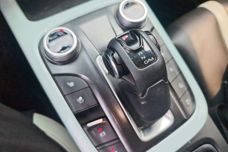 Used Tank 300 2021 City Edition 2.0T—Truly Stylish Gear Lever