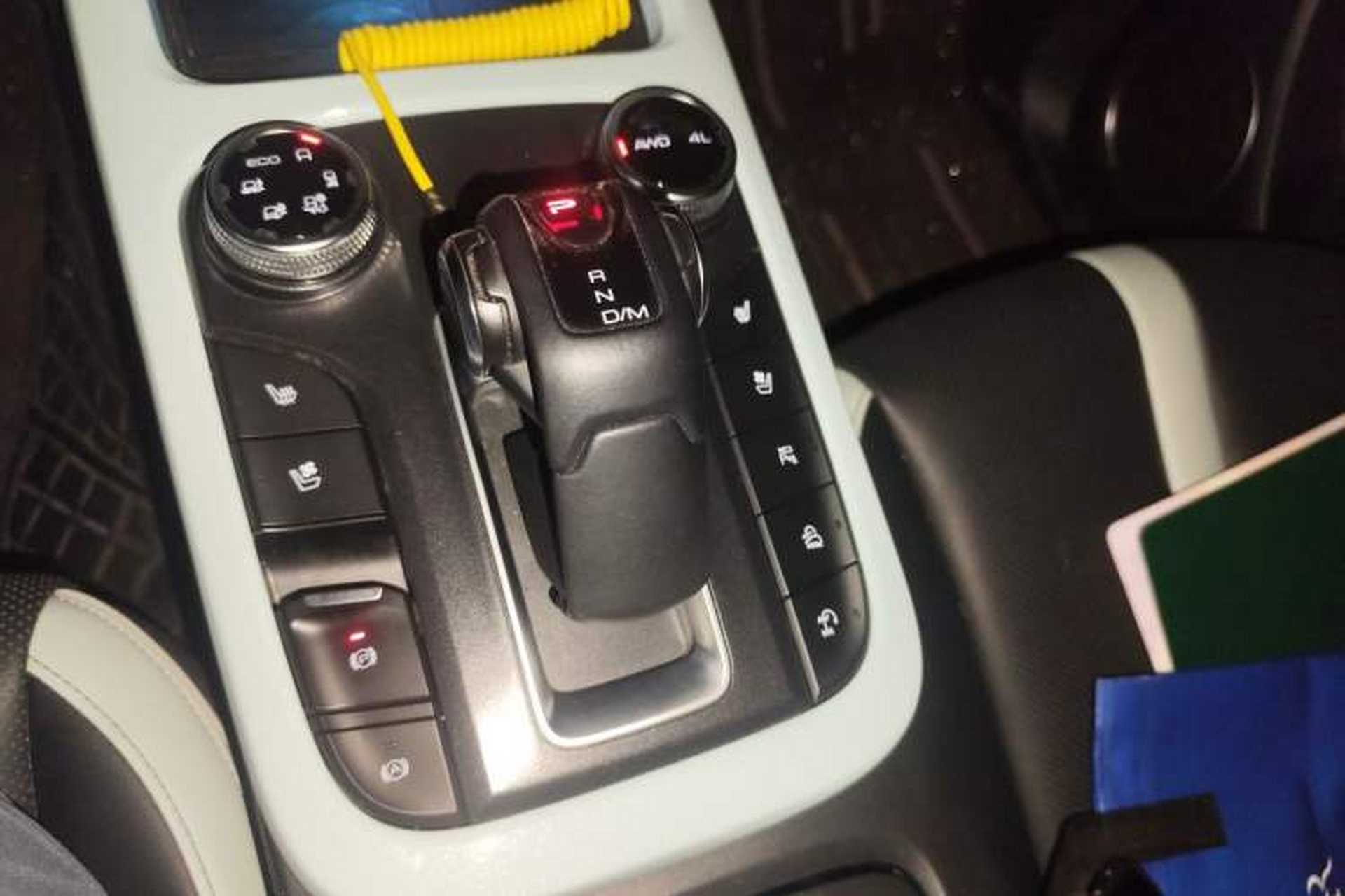 Used Tank 300 2021 City Edition 2.0T—Truly Stylish Gear Lever