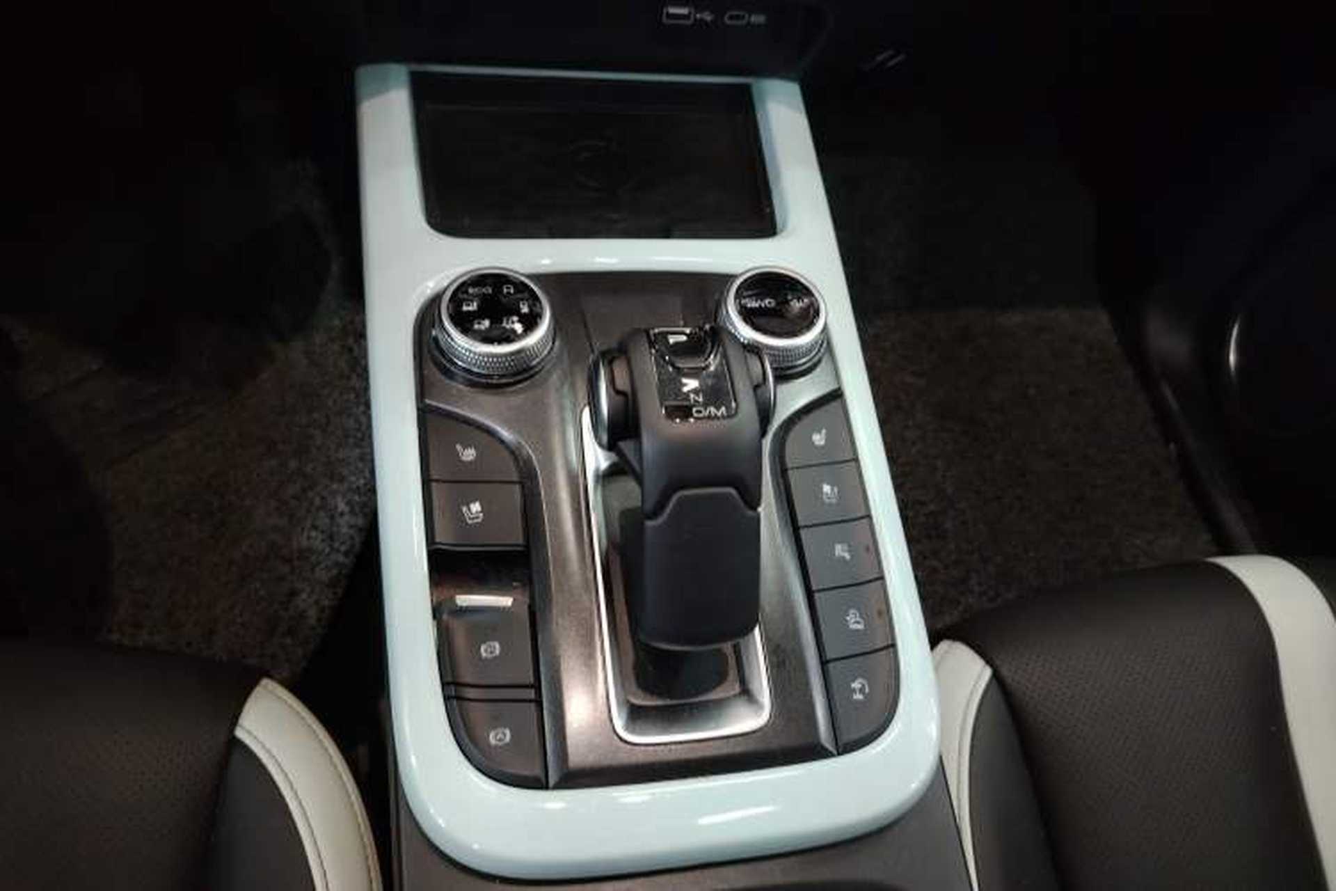 Used Tank 300 2021 City Edition 2.0T—Truly Stylish Gear Lever