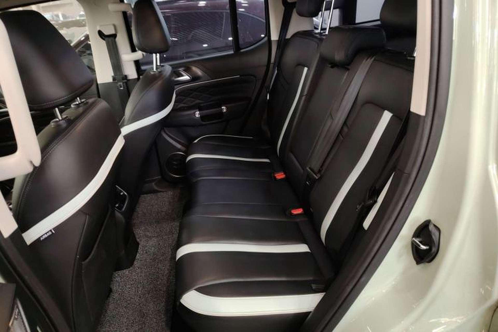 Used Tank 300 2021 City Edition 2.0T—Truly Stylish Left Rear Seat