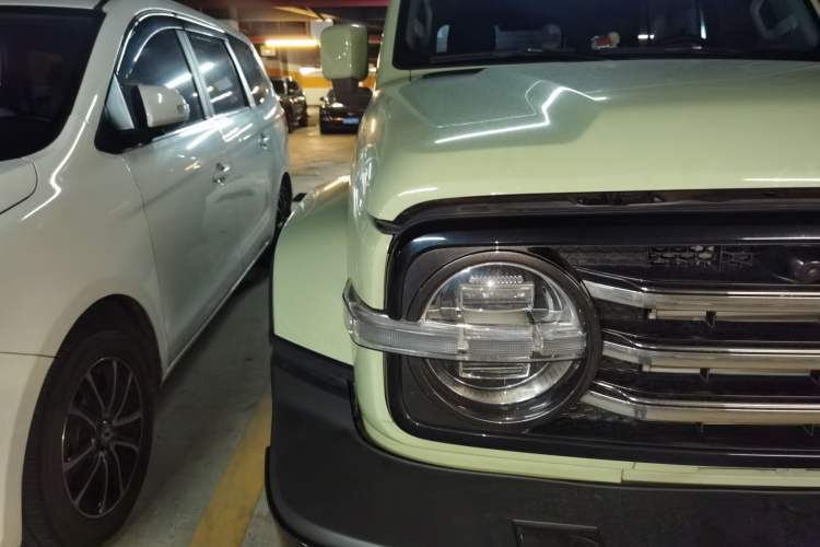 Used Tank 300 2021 City Edition 2.0T—Truly Stylish Right Front Headlight