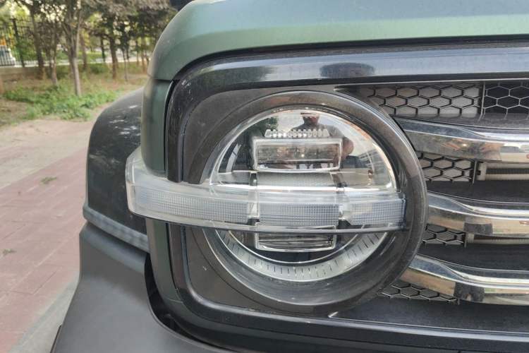 Used Tank 300 2021 City Edition 2.0T—Truly Stylish Right Front Headlight