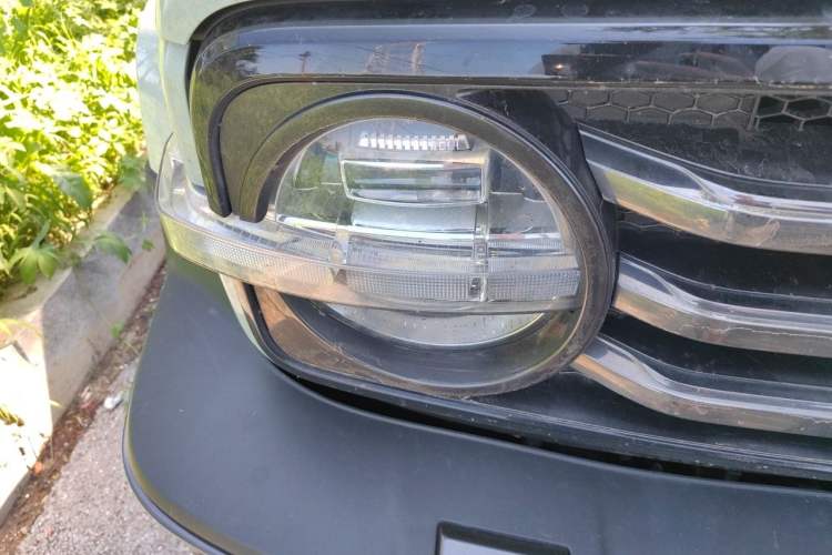 Used Tank 300 2021 City Edition 2.0T—Truly Stylish Right Front Headlight