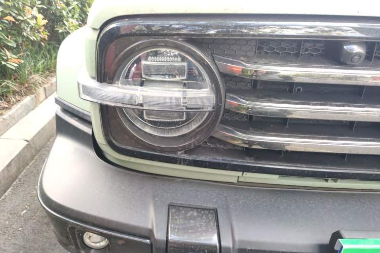 Used Tank 300 2021 City Edition 2.0T—Truly Stylish Right Front Headlight