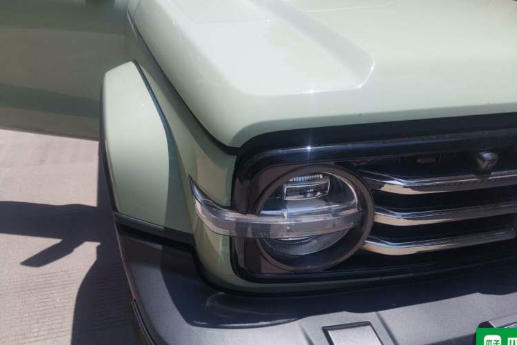 Used Tank 300 2021 City Edition 2.0T—Truly Stylish Right Front Headlight