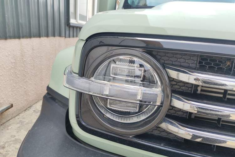 Used Tank 300 2021 City Edition 2.0T—Truly Stylish Right Front Headlight