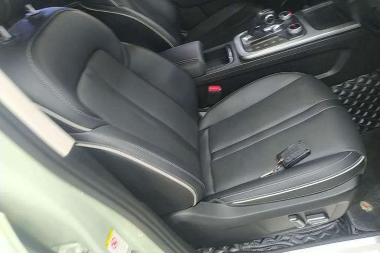 Used Tank 300 2021 City Edition 2.0T—Truly Stylish Right Front Seat