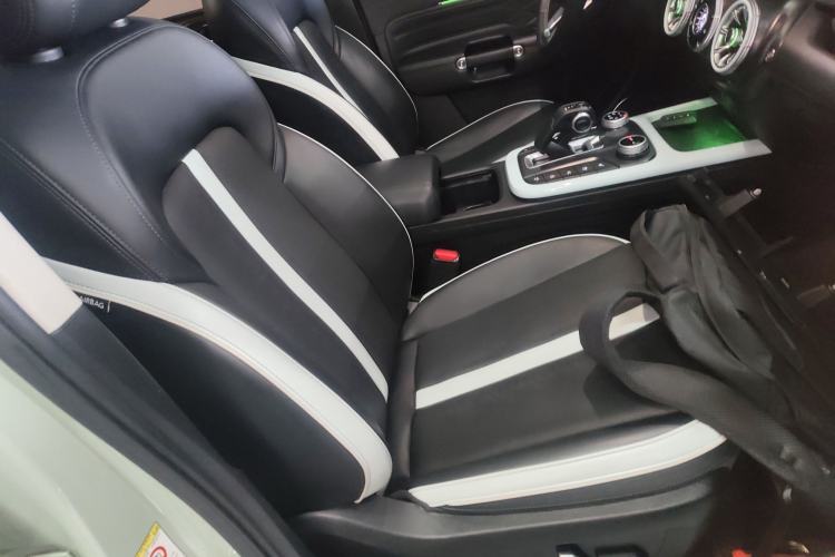 Used Tank 300 2021 City Edition 2.0T—Truly Stylish Right Front Seat