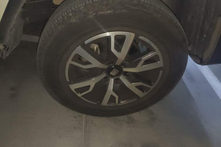 Used Tank 300 2021 City Edition 2.0T—Truly Stylish Right Front Wheel Hub