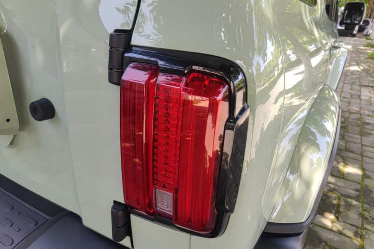 Used Tank 300 2021 City Edition 2.0T—Truly Stylish Right Rear Taillight