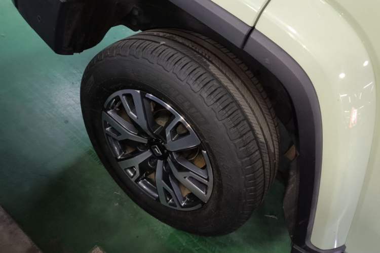 Used Tank 300 2021 City Edition 2.0T—Truly Stylish Right Rear Wheel Hub