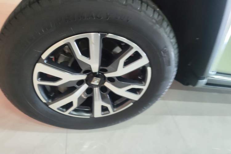 Used Tank 300 2021 City Edition 2.0T—Truly Stylish Right Rear Wheel Hub
