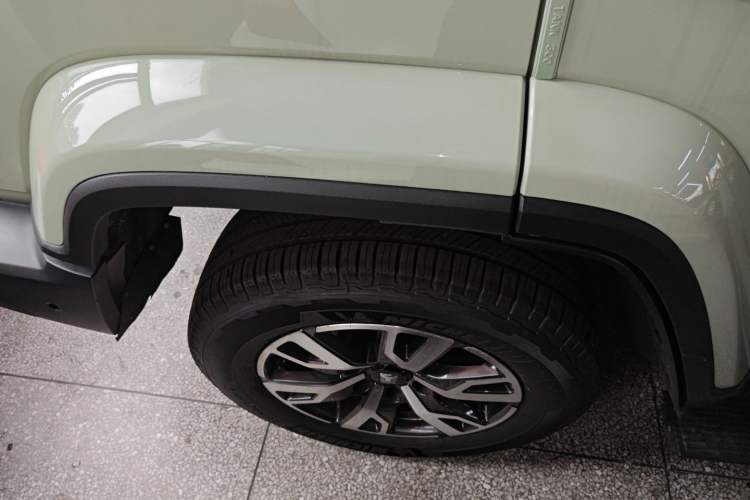 Used Tank 300 2021 City Edition 2.0T—Truly Stylish Right Rear Wheel Hub