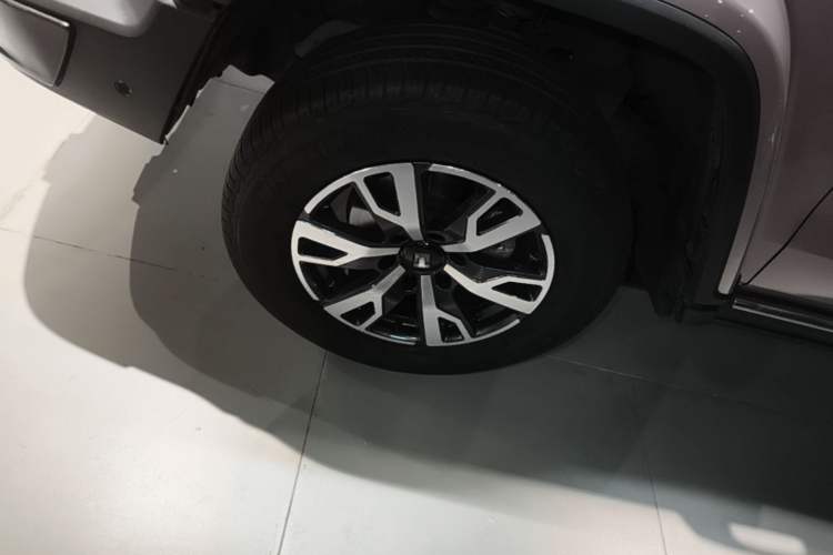 Used Tank 300 2021 City Edition 2.0T—Truly Stylish Left Front Wheel Hub