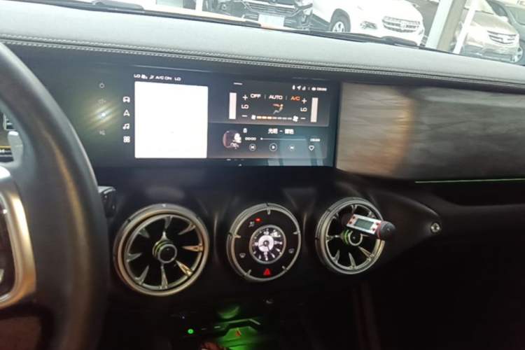 Used Tank 300 2021 Off-Road Edition 2.0T Conqueror Audio And AC Panel