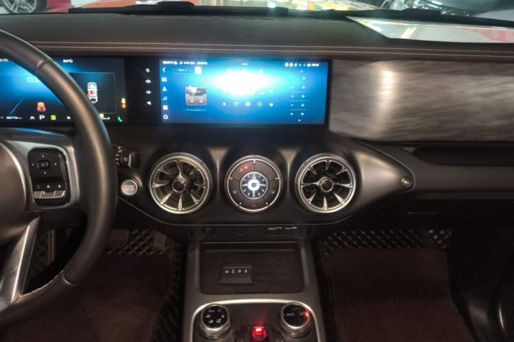 Used Tank 300 2021 City Edition 2.0T—Truly Stylish Audio And AC Panel