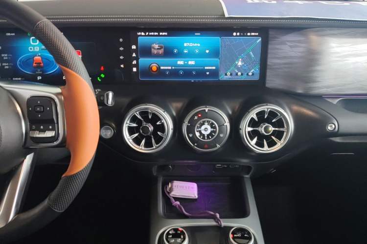Used Tank 300 2021 City Edition 2.0T—Truly Stylish Audio And AC Panel