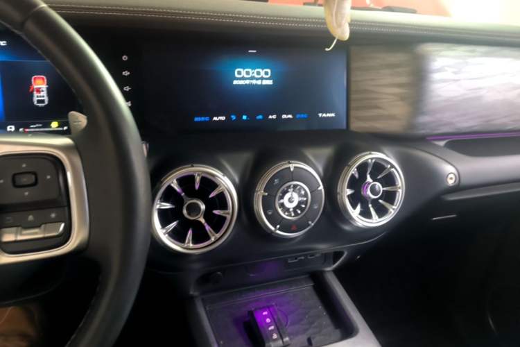 Used Tank 300 2021 City Edition 2.0T—Truly Stylish Audio And AC Panel