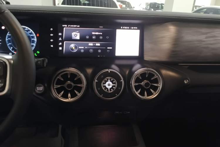 Used Tank 300 2021 City Edition 2.0T—Truly Stylish Audio And AC Panel