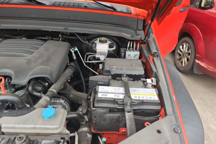 Used Tank 300 2021 Off-Road Edition 2.0T Challenger Engine Bay Left