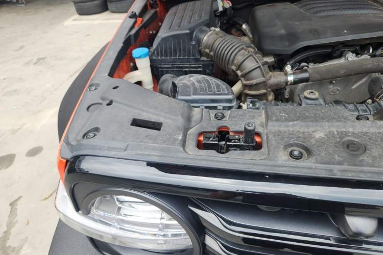 Used Tank 300 2021 Off-Road Edition 2.0T Challenger Engine Bay Right