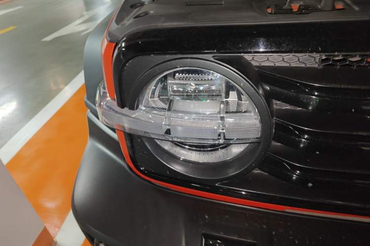 Used Tank 300 2021 Off-Road Edition 2.0T Challenger Right Front Headlight
