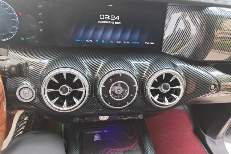 Used Tank 300 2021 City Edition 2.0T—Truly Stylish Audio And AC Panel