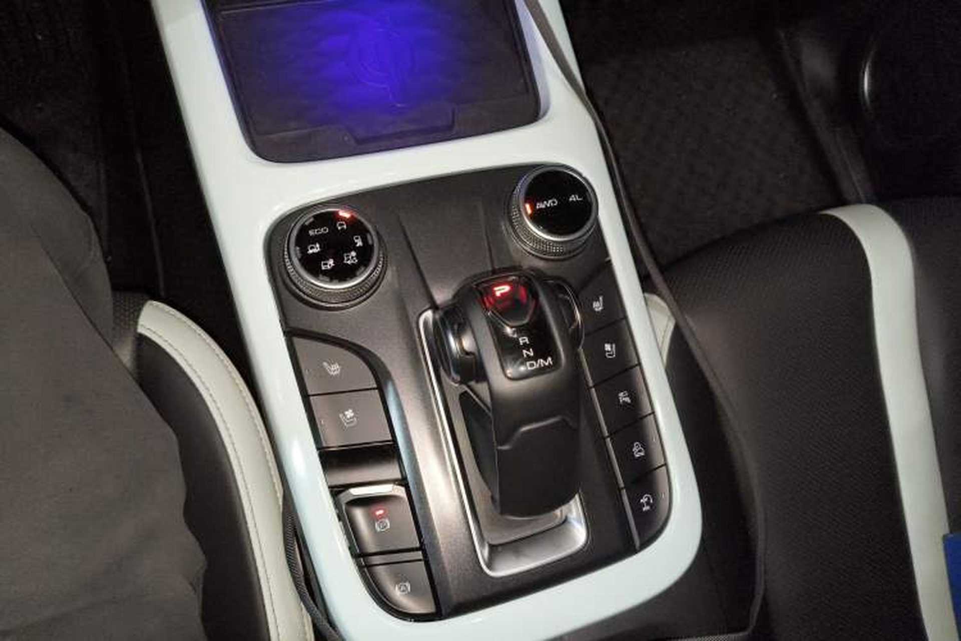 Used Tank 300 2021 City Edition 2.0T—Truly Stylish Gear Lever