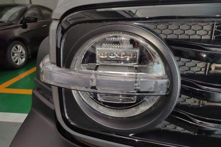 Used Tank 300 2021 Off-Road Edition 2.0T Challenger Right Front Headlight