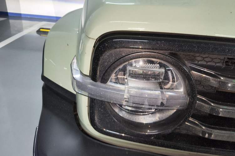 Used Tank 300 2021 City Edition 2.0T—Truly Stylish Right Front Headlight