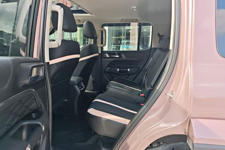Used Tank 300 2021 City Edition 2.0T—Truly Stylish Interior 4