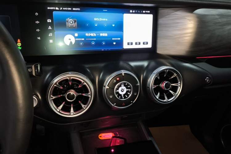 Used Tank 300 2021 City Edition 2.0T—Truly Stylish Audio And AC Panel