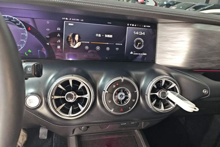 Used Tank 300 2021 City Edition 2.0T—Truly Stylish Audio And AC Panel