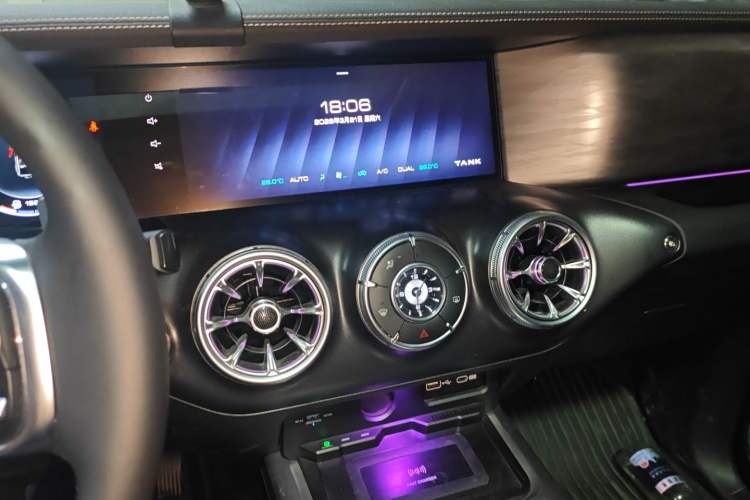 Used Tank 300 2021 Off-Road Edition 2.0T Challenger Audio And AC Panel