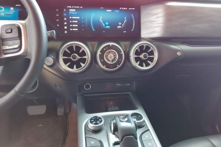 Used Tank 300 2021 City Edition 2.0T—Truly Stylish Audio And AC Panel