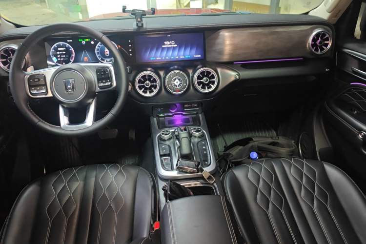 Used Tank 300 2021 Off-Road Edition 2.0T Challenger Center Console
