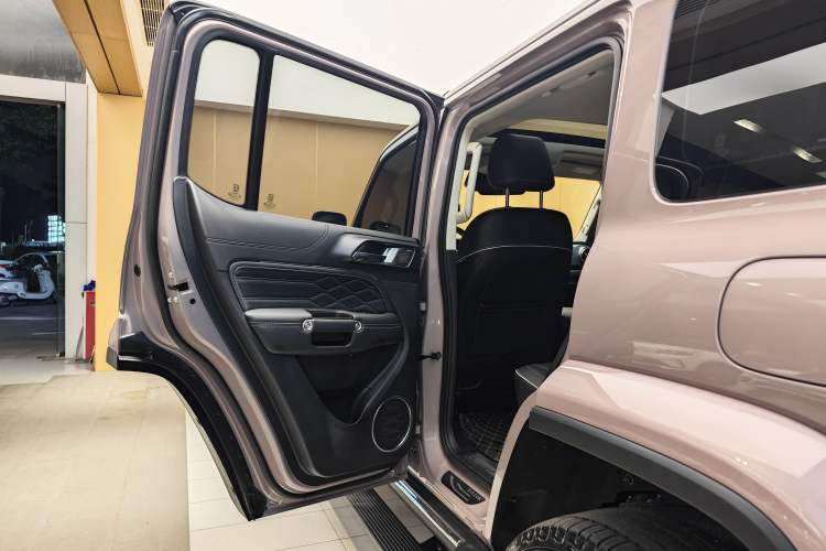 Used Tank 300 2021 City Edition 2.0T—Truly Stylish Exterior 8