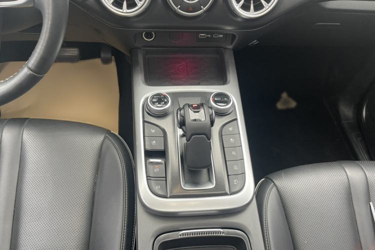 Used Tank 300 2021 City Edition 2.0T—Truly Stylish Gear Lever