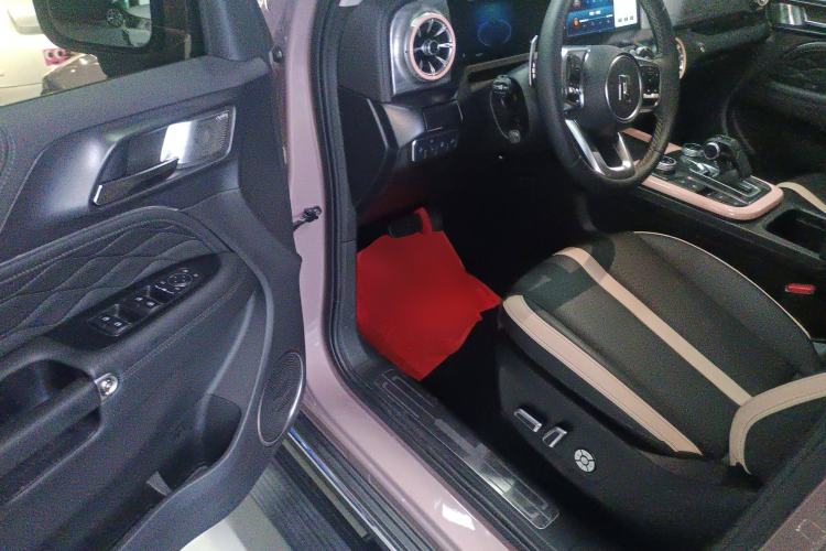Used Tank 300 2021 City Edition 2.0T—Truly Stylish Interior 3