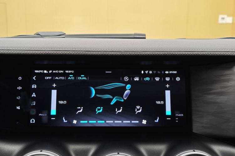 Used Tank 300 2021 City Edition 2.0T—Truly Stylish Interior 7