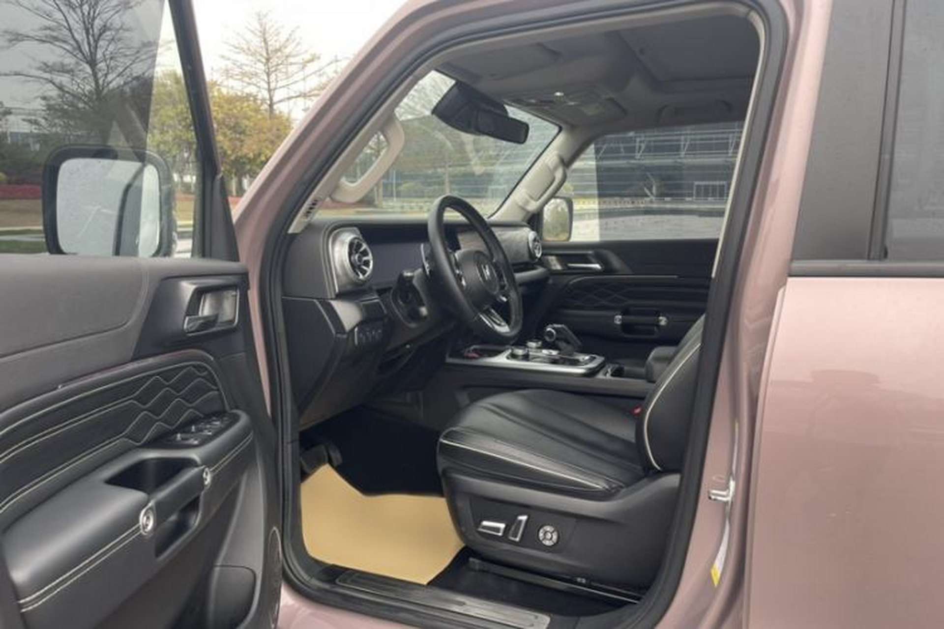 Used Tank 300 2021 City Edition 2.0T—Truly Stylish Interior 7