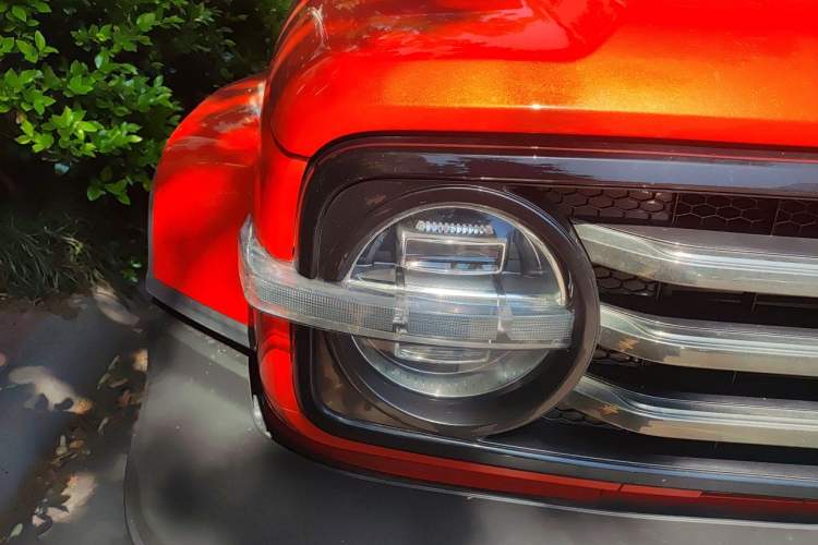 Used Tank 300 2021 City Edition 2.0T—Truly Stylish Right Front Headlight