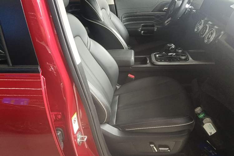 Used Tank 300 2021 City Edition 2.0T—Truly Stylish Right Front Seat