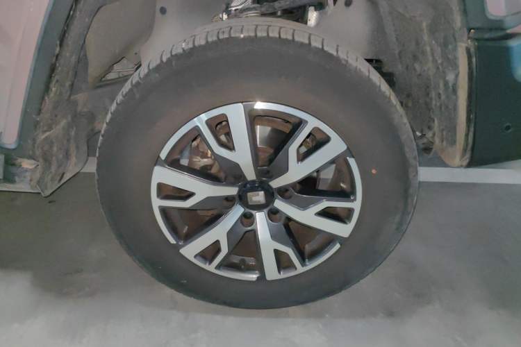 Used Tank 300 2021 City Edition 2.0T—Truly Stylish Right Front Wheel Hub