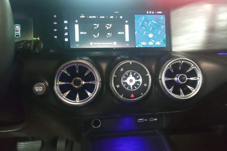 Used Tank 300 2021 Off-Road Edition 2.0T Conqueror Audio And AC Panel