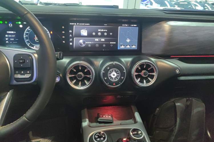 Used Tank 300 2021 City Edition 2.0T—Truly Stylish Audio And AC Panel
