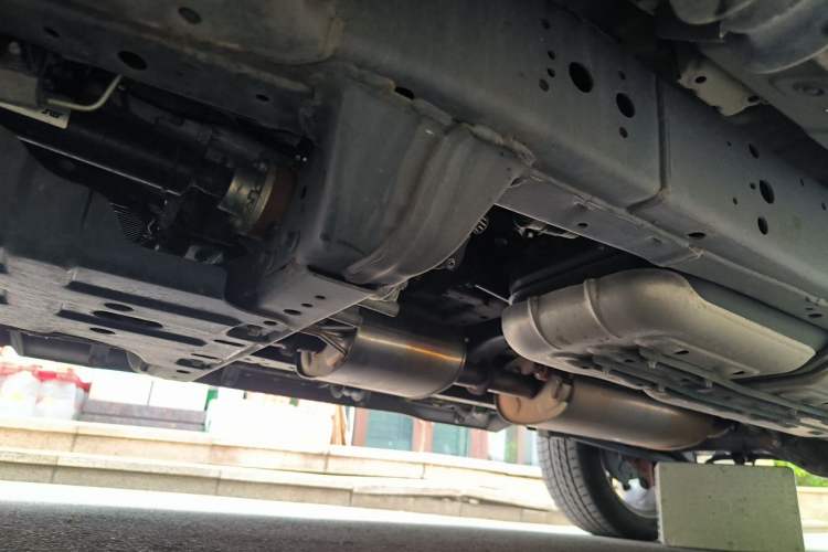 Used Tank 300  Chassis Front Left
