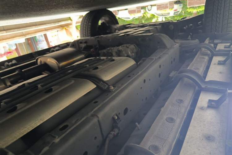 Used Tank 300  Chassis Rear Left